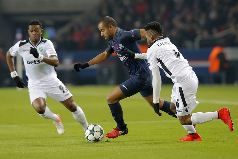 PSG's Lucas (centre) runs with the ball followed by Ludogorets' Cicinho, right, during their Champions League Group A soccer match between Paris Saint Germain and Ludogorets at the Parc des Princes stadium in Paris, on Tuesday, December 6, 2016. Photo: AP