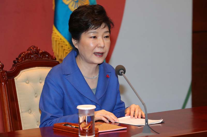 South Korean President Park Geun-hye speaks during an emergency cabinet meeting at the Presidential Blue House in Seoul, South Korea, on December 9, 2016. Photo: Reuters