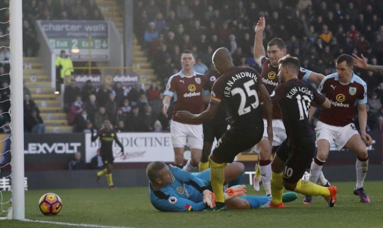 Football Soccer Britain - Burnley v Manchester City - Premier League - Turf Moor - 26/11/16 Manchester City's Sergio Aguero scores their first goal  Action Images via Reuters / Carl Recine Livepic