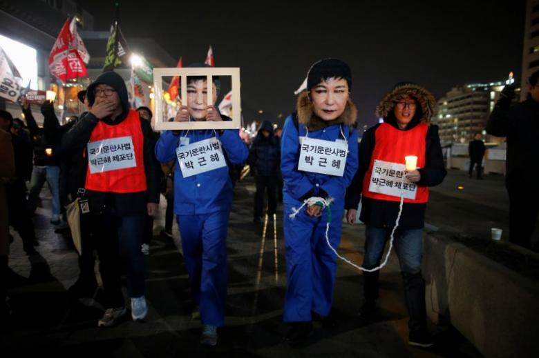People march during a protest calling for South Korean President Park Geun-hye to step down in central Seoul, South Korea, November 30, 2016. REUTERS/Kim Hong-Ji
