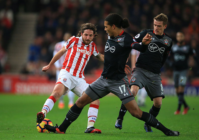 Stoke City's Joe Allen (left) and Southampton's Virgil van Dijk battle for the ball during their English Premier League soccer match at the Bet365 Stadium, Stoke, England, on Wednesday, December 14, 2016. Photo: Clint Hughes/PA via AP