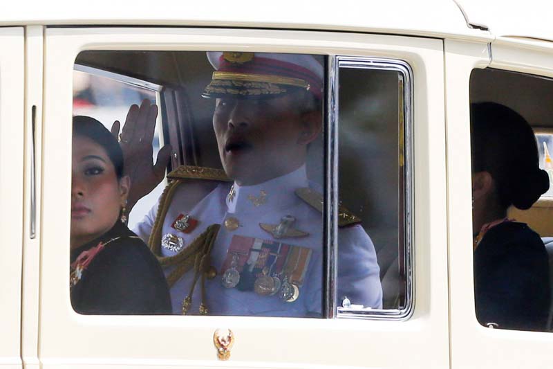 Thailand's new King Maha Vajiralongkorn Bodindradebayavarangkun is seen on his way to the Grand Palace in Bangkok, Thailand, on Friday, December 2, 2016. Photo: Reuters