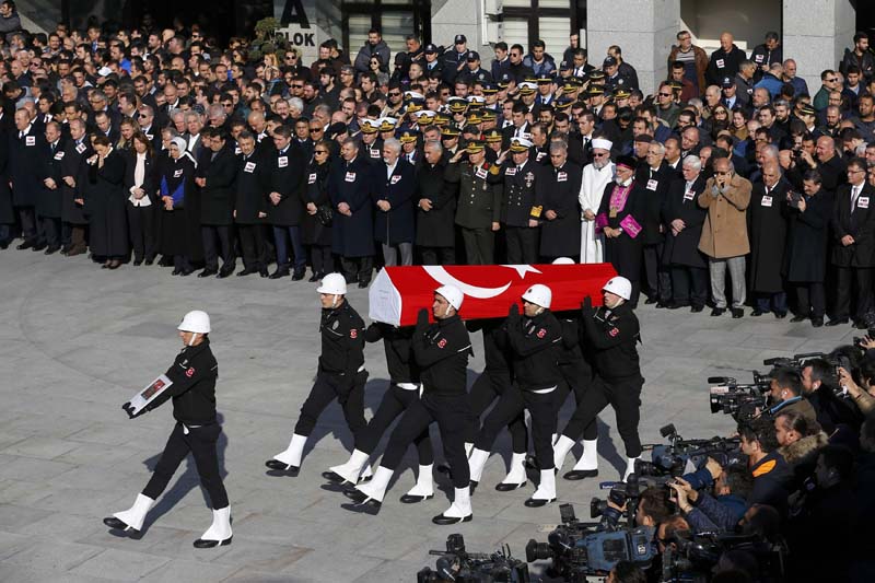 Turkish police officers carry a coffin of a fellow officer during a ceremony for police officers killed in Saturday's blasts in Istanbul, Turkey, on Sunday, December 11, 2016. Photo: Reuters