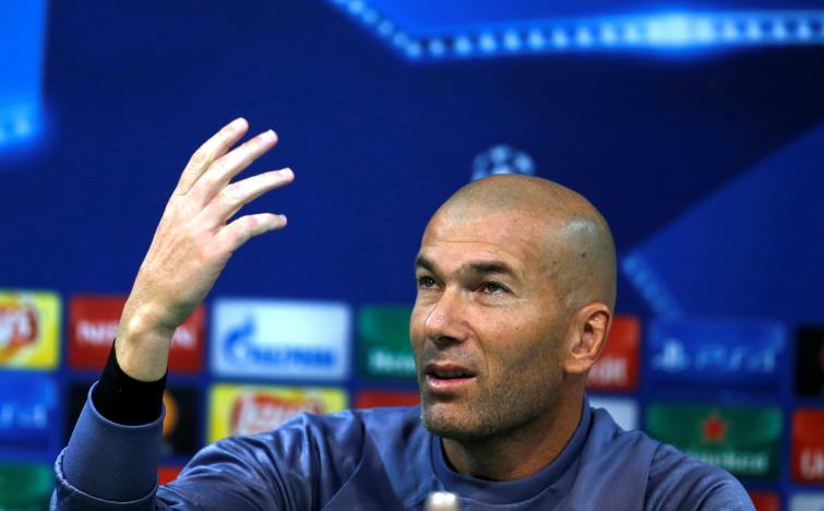 REFILE - CORRECTING TEAM NAME Football Soccer - Real Madrid news conference - UEFA Champions League Group Stage - Group F -  Jose Alvalade stadium, Lisbon, Portugal - 21/11/16. Real Madrid's head coach Zinedine Zidane attends a news conference. REUTERS/Rafael Marchante