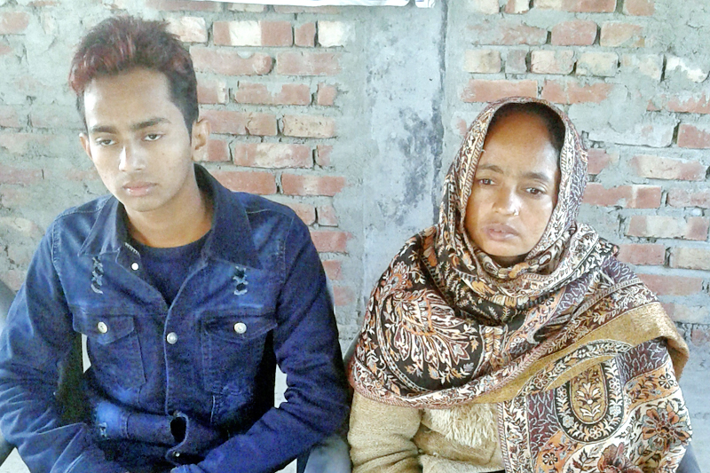 Roshan Khatun (right) complaining that police are yet to arrest the murderers of her father-in-law Enul Khatun, at a press meet in Rajbiraj, Saptari, on Monday, January 2, 2016. Photo: THT
