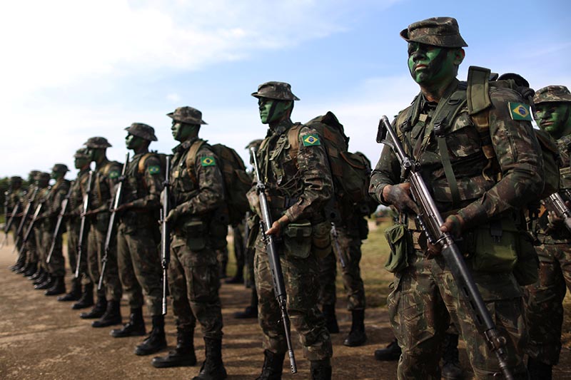 Brazilian Army soldiers are seen at the border with Colombia during a training to show efforts to step up security along borders, in Vila Bittencourt, Amazon State, Brazil, January 18, 2017. Picture taken on January 18, 2017. REUTERS/Adriano Machado