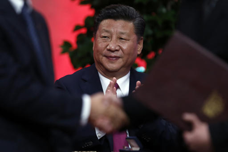File - China's President Xi Jinping applauds during the bilateral trade agreements signing ceremony at the Palacio de La Moneda in Santiago, Chile, on Tuesday, November 22, 2016. Photo: AP