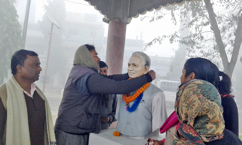 A local leader offers garland on the statue of the Sadbhawana Party founder, late Gagendra Narayan Singh, on the occasion of his 15th death anniversary, in Rajbiraj of Saptari district, on Monday, January 23, 2017. Photo: Byas Shankar Upadhyaya