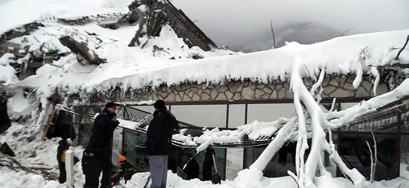 Rescuers work at the avalanche-hit Rigopiano hotel, on Saturday, January 21, 2017. Photo: CNSAS via AP