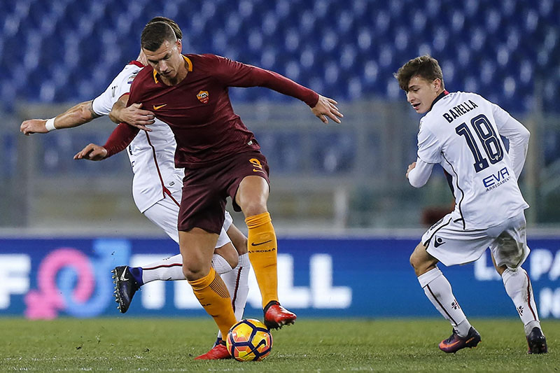 Cagliari's Roberto Colombo (left) vies for the ball with Roma's Edin Dzeko during a Serie A soccer match between Roma and Cagliari, at the Olympic stadium, in Rome, on Sunday, January 22, 2017. Photo: Anglo Carconi/ANSA via AP