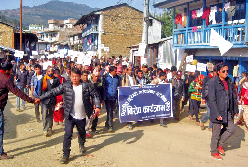 Locals rallying against the local level reconstruction commissionu0092s modality, in Diktel, Khotang, on Sunday, January 8, 2016. Photo: THT