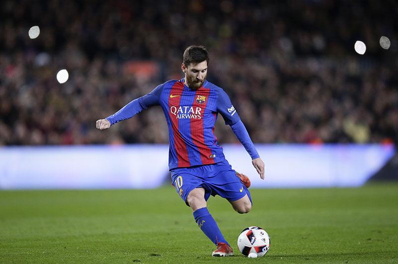 FC Barcelona's Lionel Messi kicks the ball to scores during a Copa del Rey, 16 round, second leg, between FC Barcelona and Athletic Bilbao at the Camp Nou in Barcelona, Spain, on Wednesday, January 11, 2017. Photo: AP