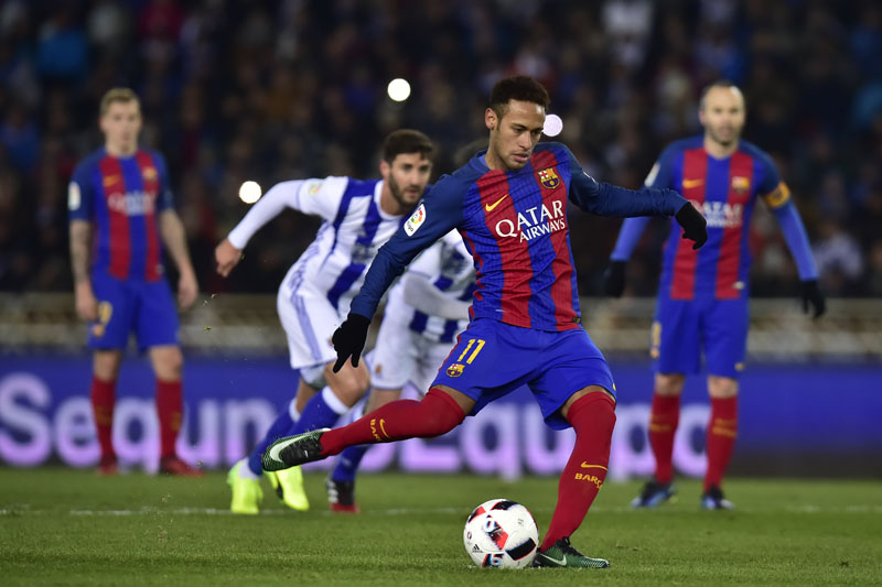 FC Barcelona's Neymar Jr kicks the ball to score his goal from penalty point during the Spanish Copa del Rey, quarter final, first leg soccer match, between FC Barcelona and Real Sociedad, at Anoeta stadium, in San Sebastian, northern Spain, on Thursday, January 19, 2017. Photo: AP