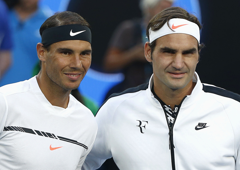 Switzerland's Roger Federer and Spain's Rafael Nadal pose for a photo ahead of their Men's singles final match. Photo: Reuters