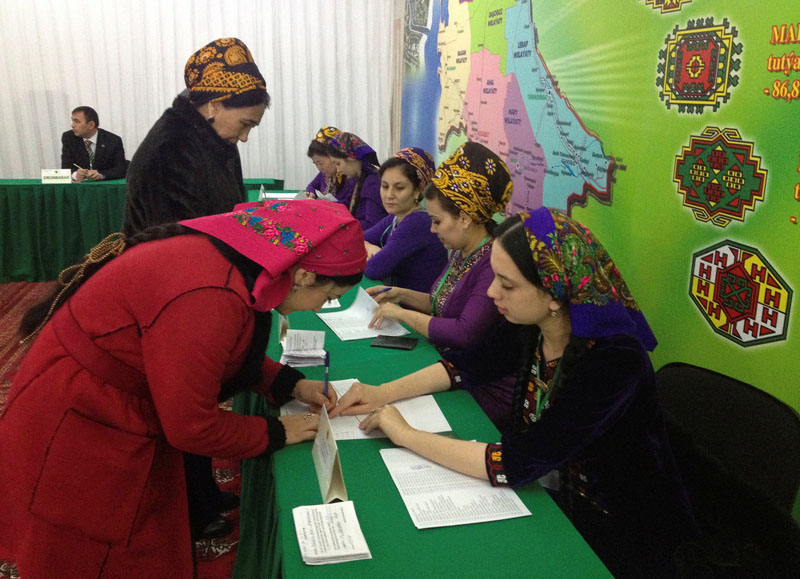 A woman signs to collect her ballot during a presidential election at a polling station in Ashgabat, Turkmenistan, on February 12, 2017. Photo: Reuters