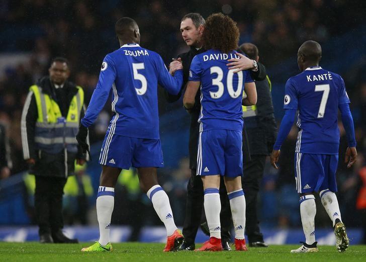 Britain Football Soccer - Chelsea v Swansea City - Premier League - Stamford Bridge - 25/2/17 Swansea City manager Paul Clement with Chelsea's David Luiz and Kurt Zouma after the game  Reuters / Peter Nicholls Livepic
