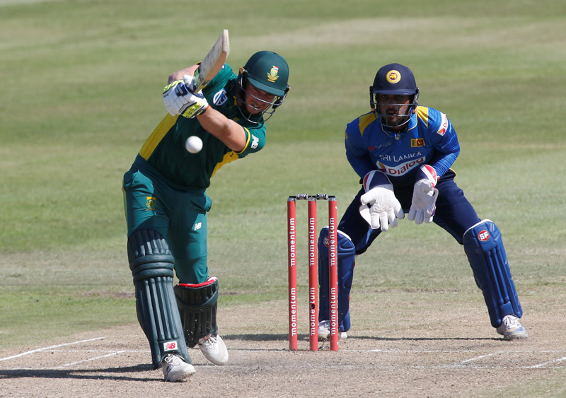 South Africa's David Miller plays a shot as Sri Lanka's Dinesh Chandimal looks on. Photo: Reuters