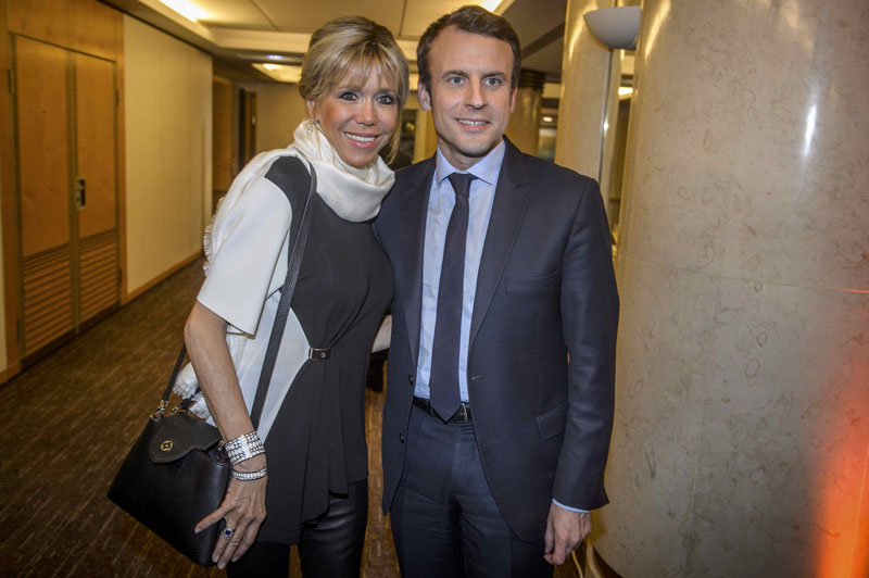 Emmanuel Macron (right), head of the political movement En Marche !, or Onwards !, and candidate for the 2017 French presidential election and his wife Brigitte Trogneux (left) pose as they attend the annual dinner of the Representative Council of France's Jewish Associations (CRIF) in Paris, France, on February 22, 2017. Photo: Reuters