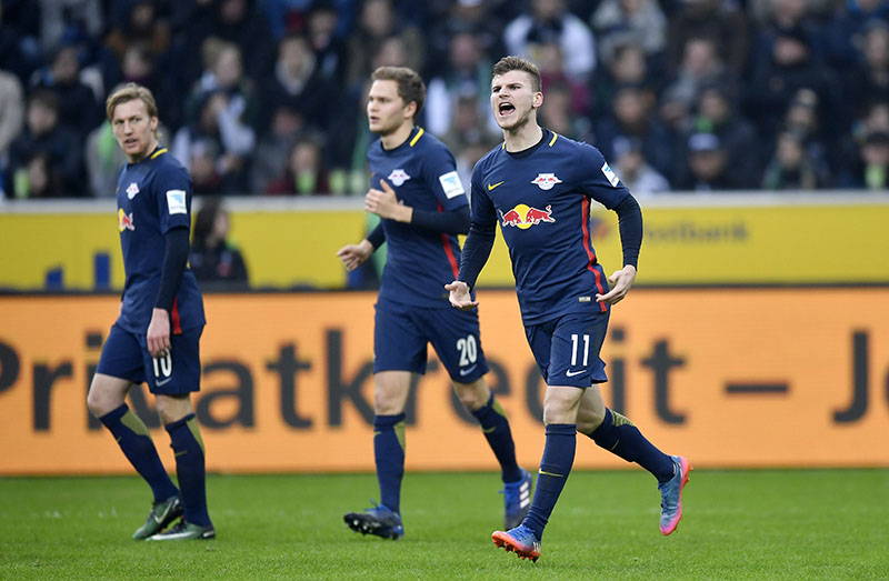 Leipzig's Timo Werner (right) celebrates after scoring during the German Bundesliga soccer match between Borussia Moenchengladbach and RB Leipzig in Moenchengladbach, on Sunday, February 19, 2017. Photo: AP