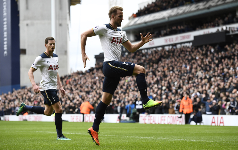 Tottenham's Harry Kane celebrates scoring their second goal with Jan Vertonghen. Photo: Reuters