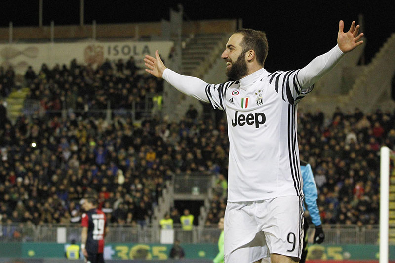 Juventus' Argentine forward Gonzalo Higuain celebrates after scoring his second goal during the Italian Serie A soccer match between Cagliariand Juventus at the Sant'Elia Stadium in Cagliari, Italy, on Sunday, February 12, 2017. Photo: Fabio Murru/ANSA via AP