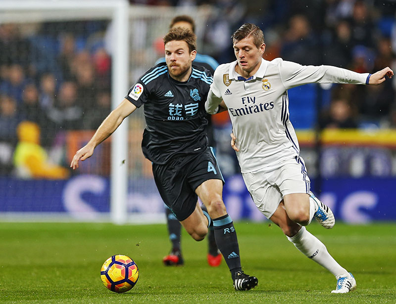 FILE - Real Sociedad's Asier Illarramendi (left) and Real Madrid's Toni Kroos fight for the ball during a Spanish La Liga soccer match at the Santiago Bernabeu Stadium in Madrid, on Sunday, January 29, 2017. Photo: AP