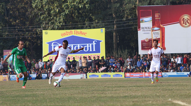 Players of Sahara Club (left) and Birgunj United in action during their Ruslan eighth Simara Gold Cup match in Simara on Saturday, February 04, 2017. Photo: THT