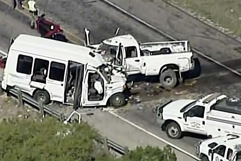 Authorities respond to a deadly crash involving a van carrying church members and a pickup truck on US 83 outside Garner State Park in northern Uvalde County, Texas, on Wednesday, March 29, 2017. Photo: KABB/WOAI via AP