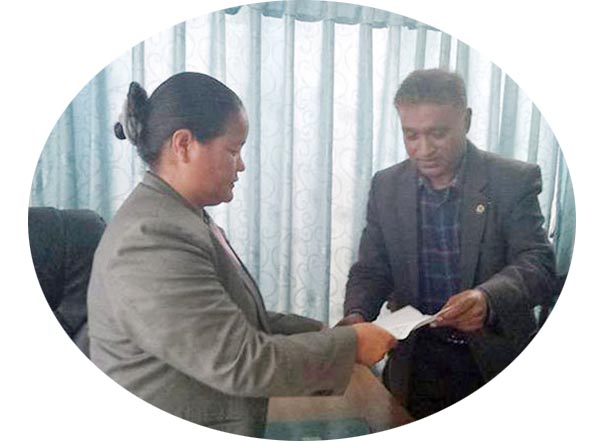 FSF-Nepal Chief Whip Shivaji Yadav hands over a letter on the party's withdrawal of support to the government. Photo Courtesy: Mahesh Chaurasia