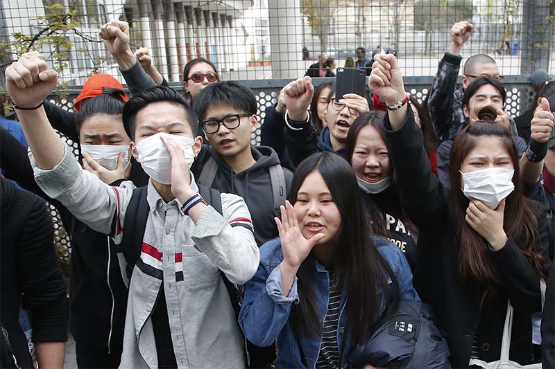 Demonstrators from the Asian community protest outside Paris' 19th district's police station, on Tuesday March 28, 2017. Photo: AP