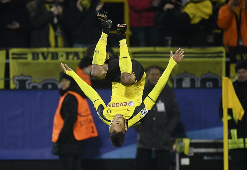 Dortmund's Pierre-Emerick Aubameyang celebrates after scoring his side's fourth goal during the Champions League round of 16, second leg, soccer match between Borussia Dortmund and Benfica in Dortmund, Germany, on Wednesday, March 8, 2017. Photo: Bernd Thissen/dpa via AP