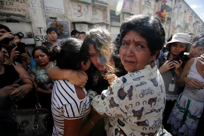 Friends and family react during the funeral of Madelin Patricia Hernandez, a victim of a fire at the Virgen de Asuncion children shelter, at the cemetery in Guatemala City, Guatemala, March 10, 2017. REUTERS/Saul Martinez