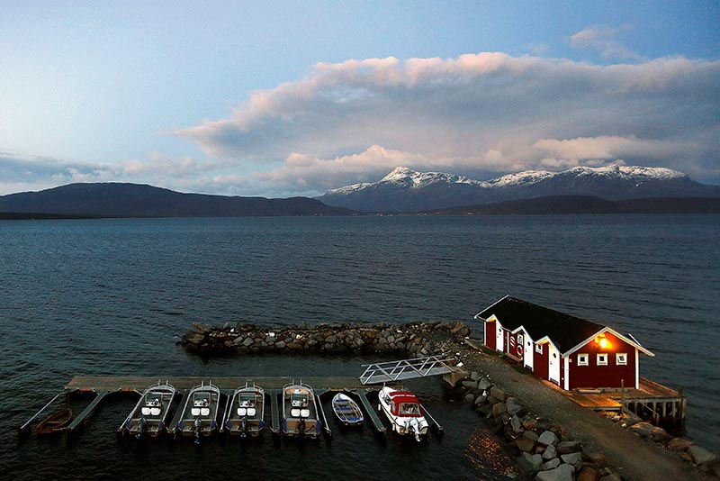 File - General view of a small harbour and snow-capped mountains in Bals-Fiord, north of the Arctic Circle, near the village of Mestervik in northern Norway, on September 30, 2014. Photo: Reuters