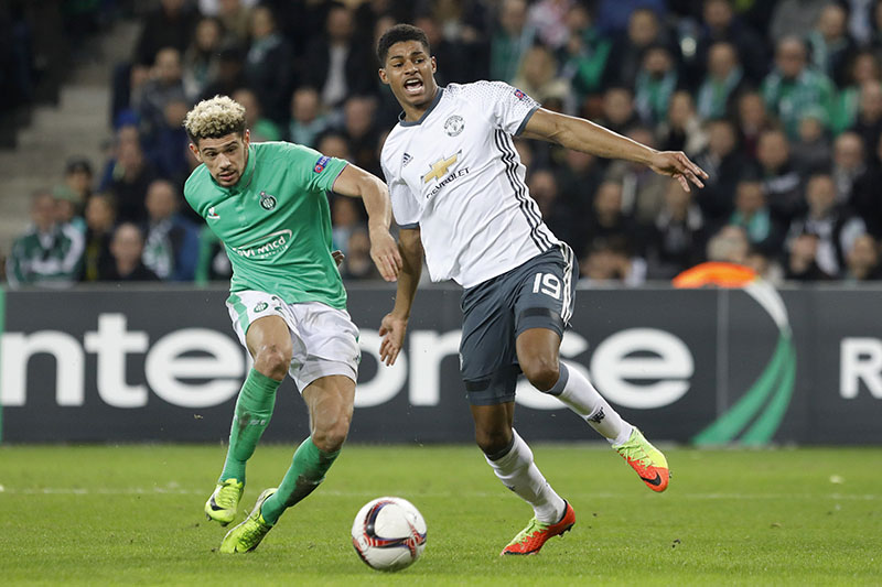 Manchester United's Marcus Rashford (right) challenges for the ball with Saint-Etienne's Kevin Malcuit (left) during their Europa League round of 32 second leg soccer match at Geoffroy Guichard stadium in Saint Etienne, France, on Wednesday, February 22, 2017. Photo: AP