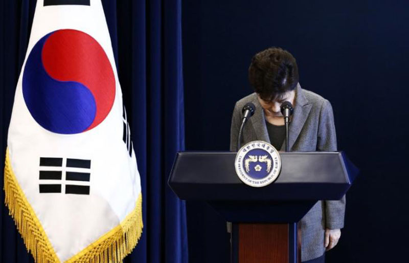 File - South Korean President Park Geun-Hye bows during an address to the nation, at the presidential Blue House in Seoul, South Korea, on November 29, 2016. Photo: Reuters