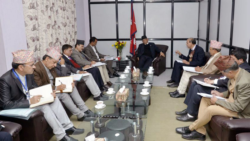 Prime Minister Pushpa Kamal Dahal holds a meeting with government secretaries on federalism implementation, in Kathmandu, on Sunday, March 19, 2017. Photo: PM's Secretariat