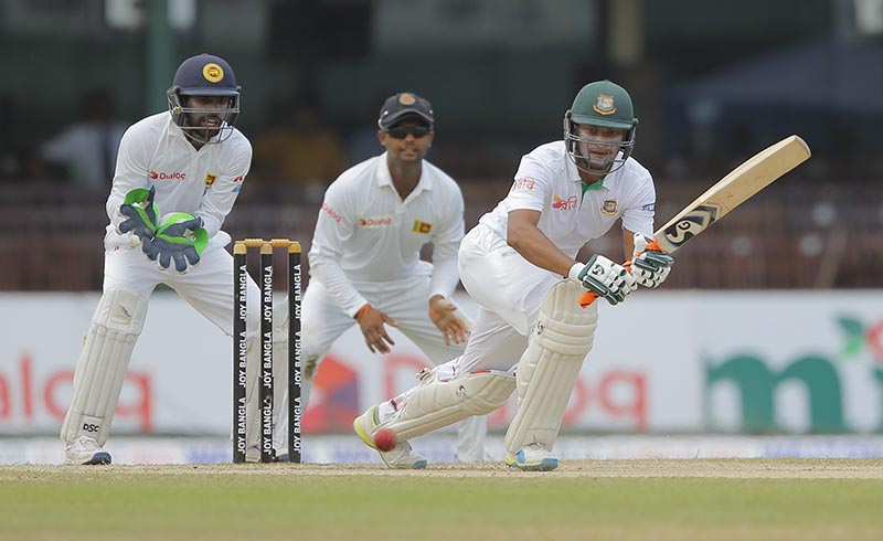 Bangladeshi batsman Shakib Al Hasan plays a shot as Sri Lanka's Niroshan Dickwella watches on day three of their second test cricket match in Colombo, Sri Lanka, Friday, March 17, 2017. Photo: AP