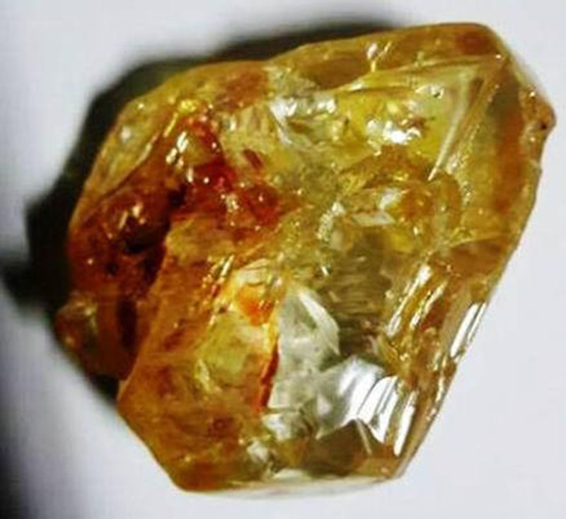 An undated picture released of a 706-carat diamond discovered by pastor Emmanuel Momoh in eastern Sierra Leone, on March 16, 2017. Photo: REUTERS