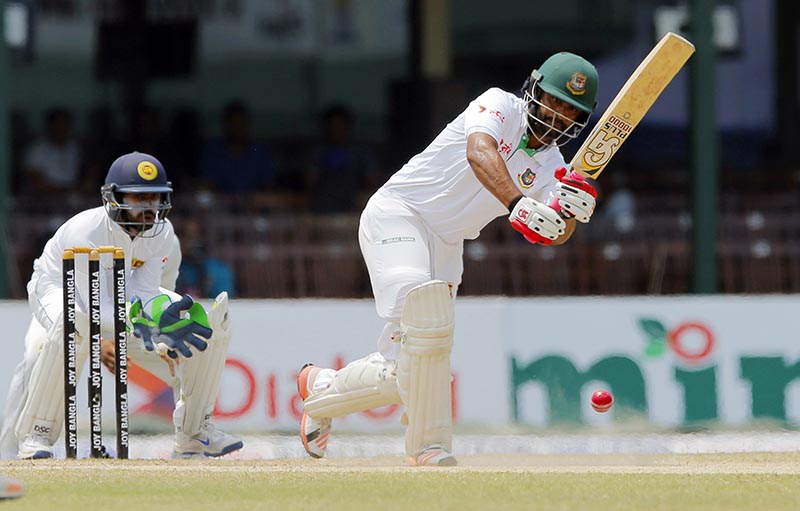 Bangladeshi batsman Tamim Iqbal plays a shot as Sri Lanka's wicketkeeper Niroshan Dickwella watches on day five of their second test cricket match in Colombo, Sri Lanka, Sunday, March 19, 2017. Photo: AP