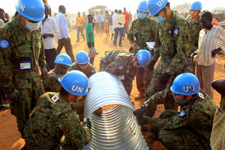 FILE PHOTO: United Nations Mission in South Sudan (UNMISS) peacekeepers from Japan assemble a drainage pipe at Tomping camp, where some 15,000 people who fled their homes following recent fighting are sheltered by the United Nations, in Juba January 7, 2014. REUTERS/James Akena/File Photo