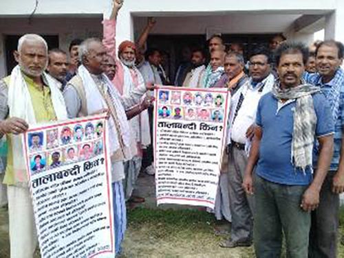 United Democratic Madhesi Front cadres padlocking the local level offices, in Rajbiraj, Saptari, on Sunday, March 19, 2017. Photo: THT
