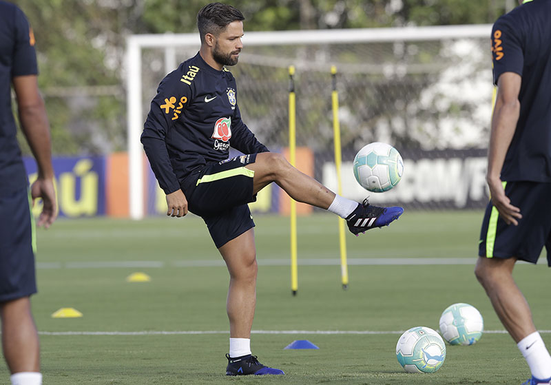 Brazil's Diego practices during a training session of the national soccer team in Sao Paulo, Brazil, on Monday, March 20, 2017. Photo: AP