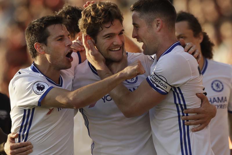 Chelsea's Marcos Alonso (centre), celebrates with his teammates after scoring his sides 3rd goal during their English Premier League soccer match between Bournemouth and Chelsea at Dean Court stadium in Bournemouth, England, on Saturday, April 8, 2017. Photo: AP