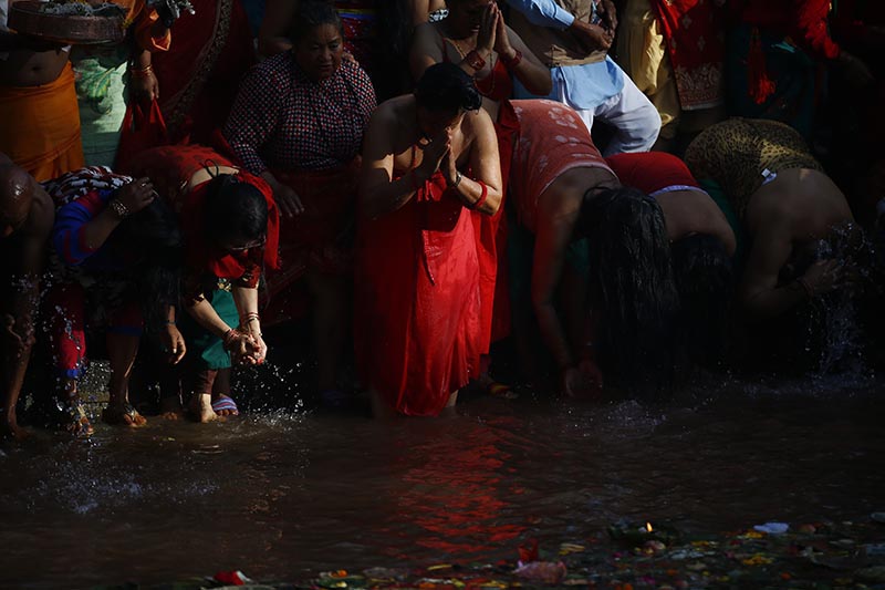 Devotee women taking bath and offering prayer to their departed mother on the occasion of Matatirtha Aunsi at Matatirtha Kunda in Kathmandu, on Wednesday, April 26, 2017. Photo: Skanda Gautam