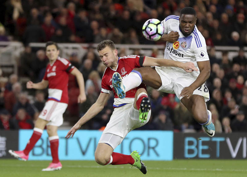 Middlesbrough's Ben Gibson, (left), and Sunderland's Victor Anichebein action during their English Premier League soccer match at the Riverside Stadium in Middlesbrough, England, on Wednesday, April 26, 2017. Photo: Owen Humphreys/PA via AP