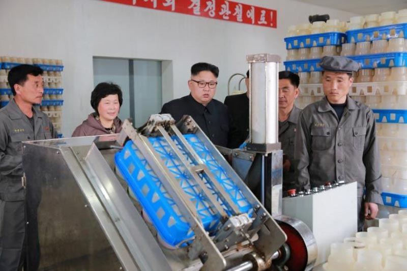 North Korean Leader Kim Jong Un gives field guidance to the Pyongyang mushroom factory in this undated photo released by North Korea's Korean Central News Agency (KCNA) in Pyongyang, on April 8, 2017. Photo: KCNA/via Reuters