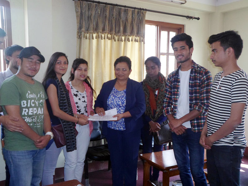 Youth activists submit a memorandum to CPN Maoist Centre spokesperson Pampha Bhusal, in the run-up to the local level elections in Kathmandu, on Sunday, April 17, 2017. Photo courtesy: Deepak Sunuwar