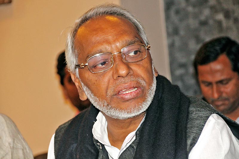 Nepal Sadbhavana Party Chairman Rajendra Mahato speaks at a press meet in Bhairahawa of Rupandehi district, on Tuesday, April 4, 2017. Photo: RSS