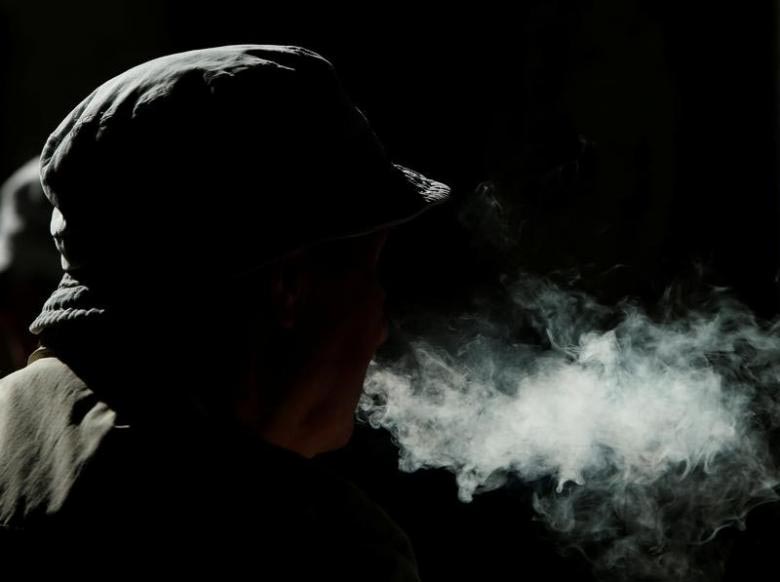 A tourist smokes a cigarette in Valletta, Malta, November 13, 2016. Photo: Reuters