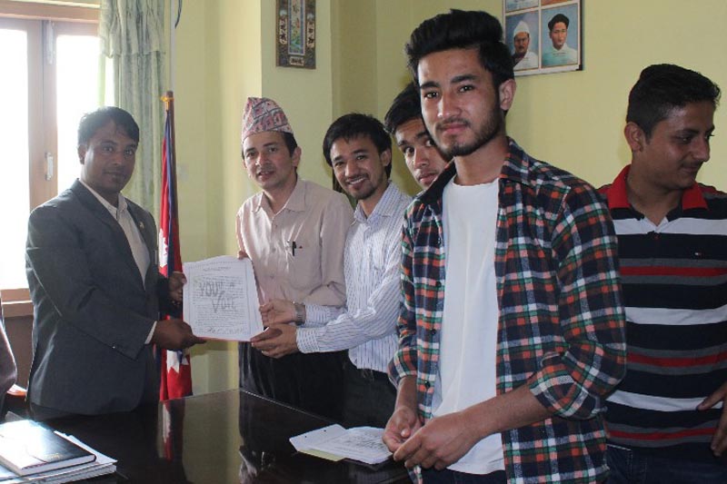 Youth activists submit a memorandum to Minister for Youth and Sports Daljit BK Shreepaili, in the run-up to the local level elections in Kathmandu, on Tuesday, April 11, 2017. Photo courtesy: Deepak Sunuwar